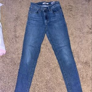 Levi 721 high rise skinny jeans. Size 27